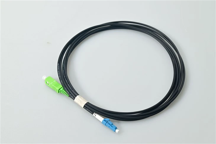 Fiber Optik Yama Kablosu SC APC'den LC UPC Simplex Siyah'a