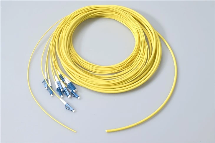 SC/UPC 12 Çekirdekli Fiber Optik Pigtail, 9/125 SM 0,9 mm PVC/LSZH